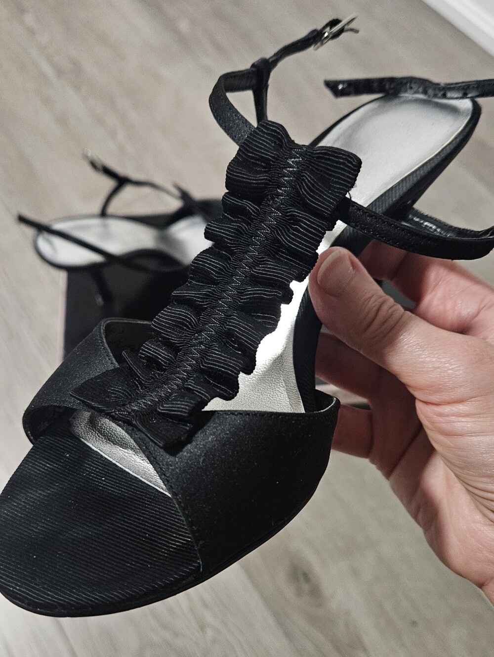 Vianni Collection Black 3.5" Stiletto T-Strap Heels Size 6.5M